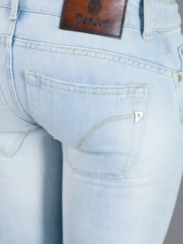 Lyseblå tætsiddende jeans